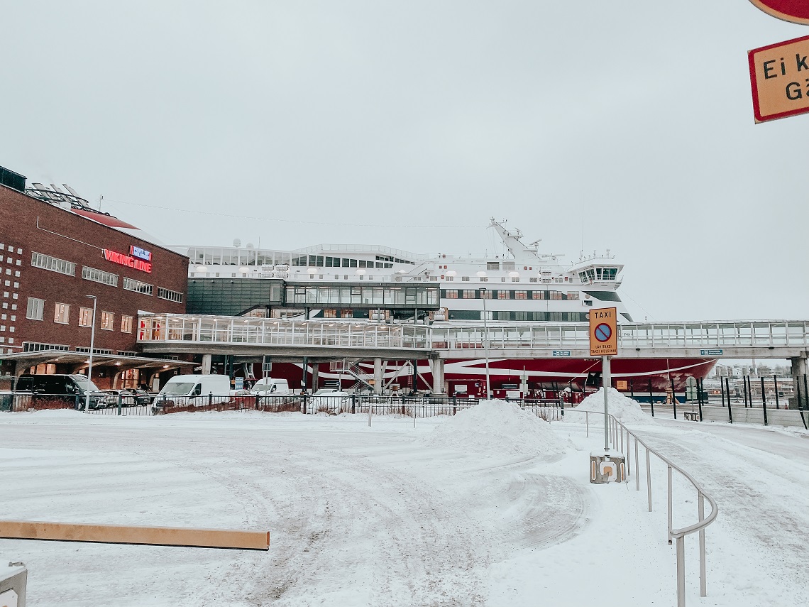 Die Fähre der Viking Line nach Ankunft in Helsinki