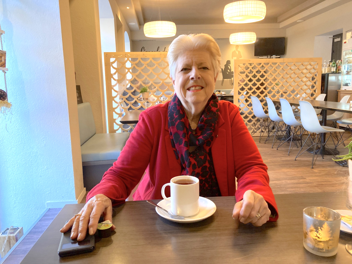 Andrea Trümpy, Alt-Gemeindepräsidentin von Glarus beim Tee im City. (Foto: BUF)